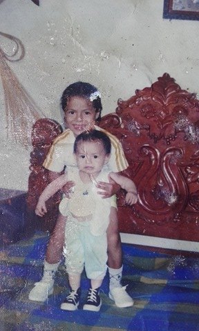 Con mi hermana menor