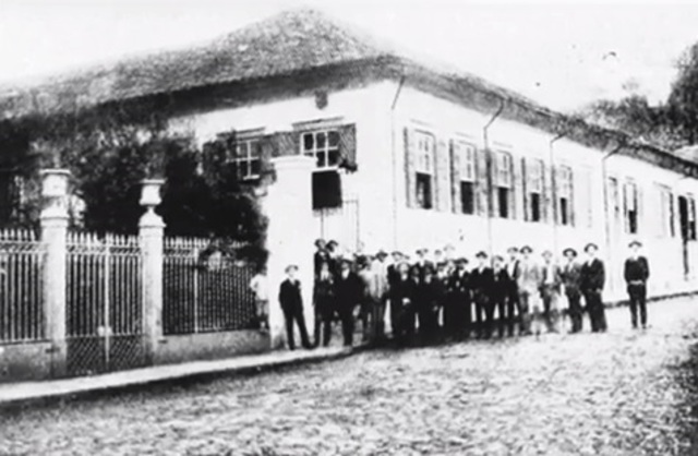 primeira escola  de engenharia