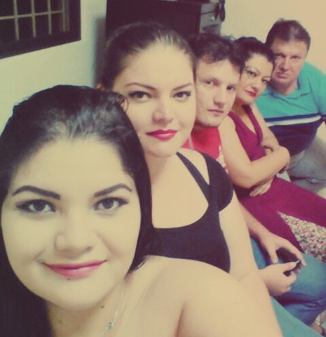 MIS PAPAS MI HERMANA Y HERMANO