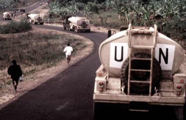 Members of the UN take their civilians out of Rwanda