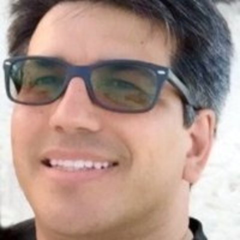 Funda la primera eitorial.Wladimiro Woyno