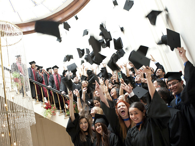 GRADUACIÓN DE UNIVERSIDAD