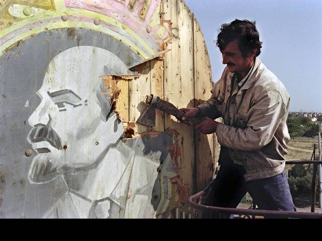 CAÍDA DEL COMUNISMO