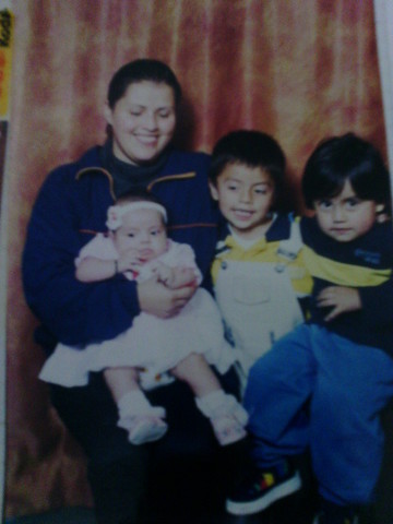 Mi Primera Foto Con Mis Hermnaos Y Mi Mama