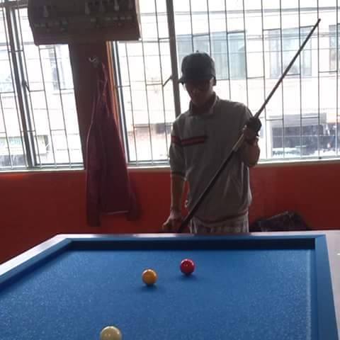 Jugando billar
