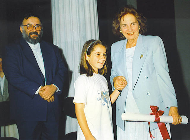 ΠΟΥ ΑΠΕΥΘΥΝΕΤΑΙ