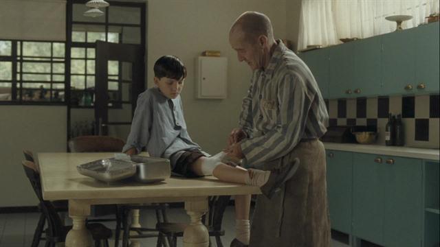 Bruno builds a tire swing, suffers a small injury, learns Pavel's story