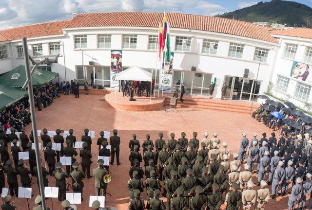 Empecé a trabajar es a Estación de Policía Santa Fe