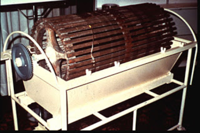 Willem Kolff creates the rotating dialyser