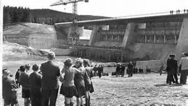 Scrivener Dam built- making Lake Burley Griffin