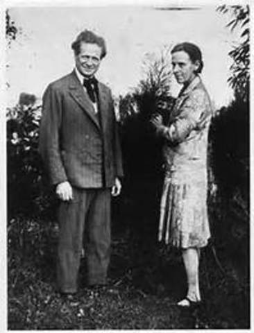 Walter Burley Griffin and his wife Marion Mahony moved to Australia