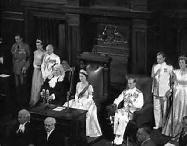 Queen Elizabeth visited Canberra. The lake was still a paddock