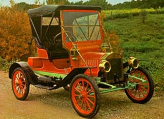 Automovil con motor a gasolina .1906.
