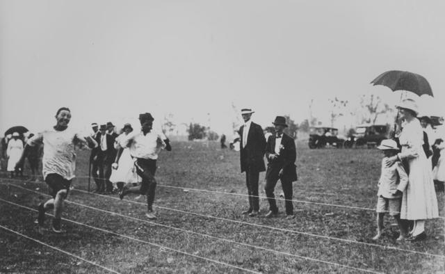 Charlie tries out for a job opportunity for Squizzy Taylor