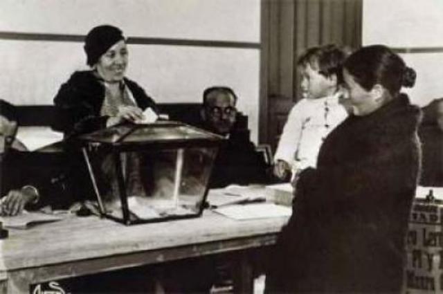 Se promulga el voto femenino