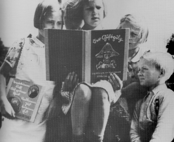 EL MUNDO INFANTIL EN EL SIGLO XIII