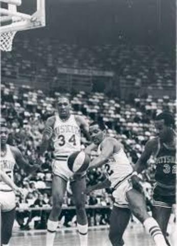 Mel Daniels Becomes first top pick to choose ABA over NBA