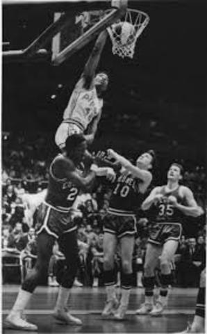 Connie Hawkins Signs with Pittsburgh