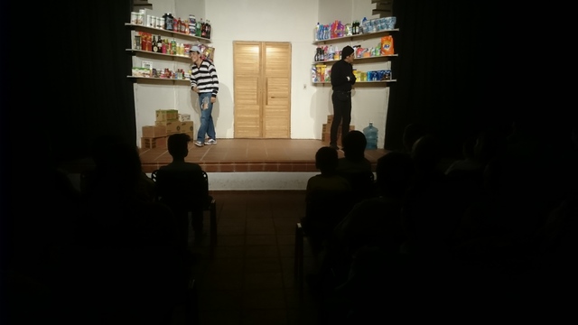 Función ALGO SE PUDRE EN LA DESPENSA en Girón