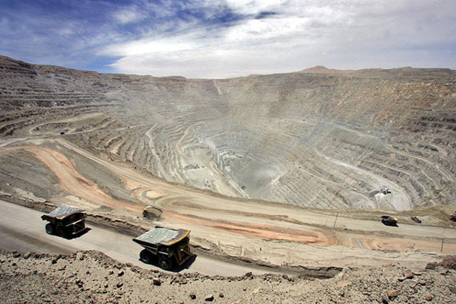 Se inicia la explotacion de la mina de Chuquicamata