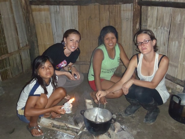 LAS MUJERES SE ORGANIZAN-TURISMO COMUNITARIO