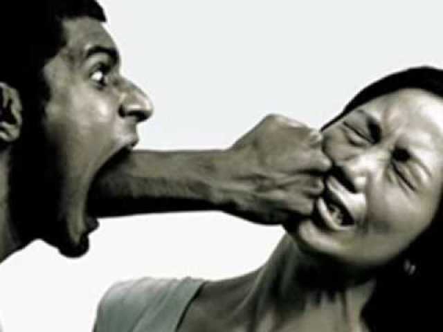 AGRESIÓN A LA FAMILIA