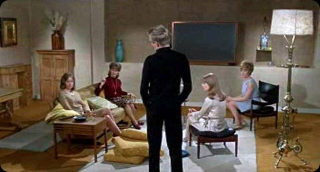 Montag confronts Mildred and her friends