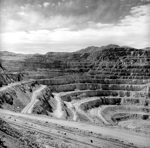 Inicio de la explotacion de la mina de chuquicamata