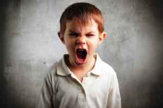 Los niños son curiosos, lo que los hace malos