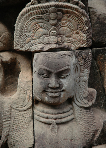 Suryavarman II kills his Uncle