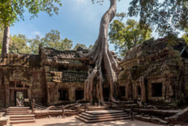 Jayavarman VII builds temple for Mother