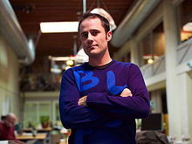 Evan Williams funda Blogger.com.