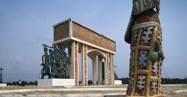 This monument, along the "Road of the Slaves" in the West-African country of Benin, commemorates the countless Africans who were kidnapped and sold as slaves between the 16th and 19th centuries.