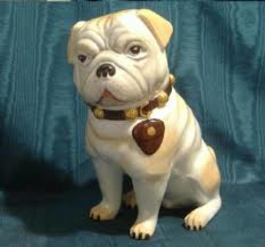 "Farfan rompe el perro de porcelana"