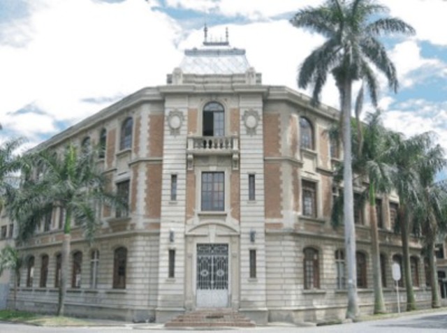 I am finishing my studies at the University of Antioquia