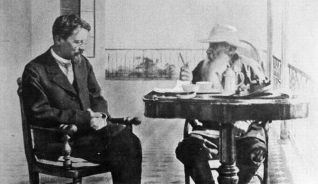 “La medicina es mi esposa leal, la literatura solo mi amante”