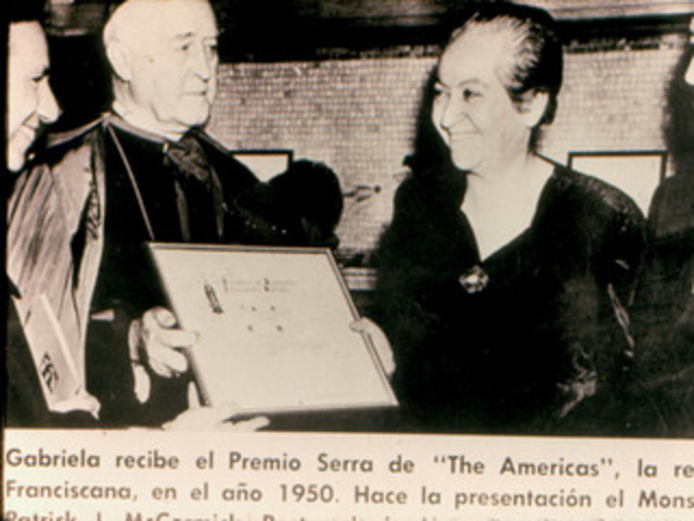 Gabriela Mistral recibe el premio Nobel