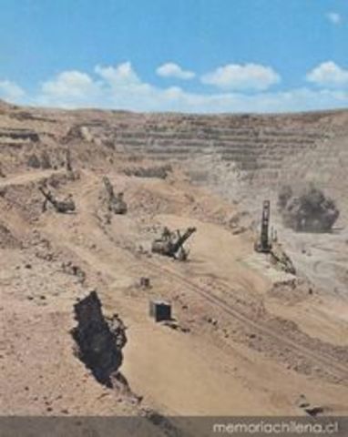 Se inicia la explotación de la mina de Chuquicamata