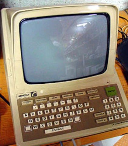 France Telecom inventa Minitel, considerado como el más exitoso del mundo