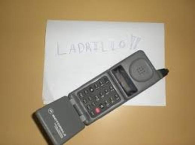 - Mi primer celular "ladrillo" -
