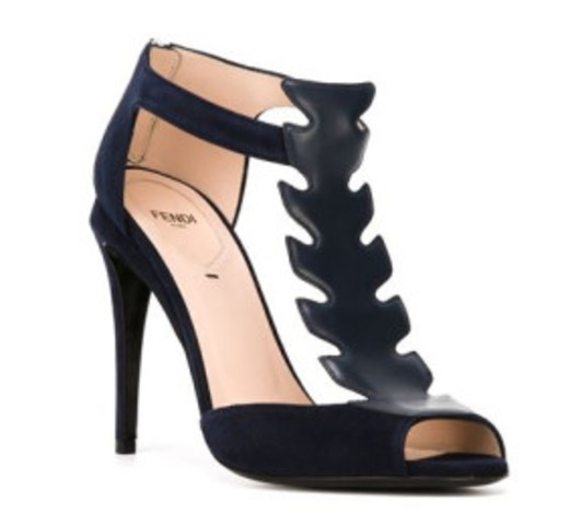 Los cambios de costumbres fueron determinantes para la adaptación del calzado.