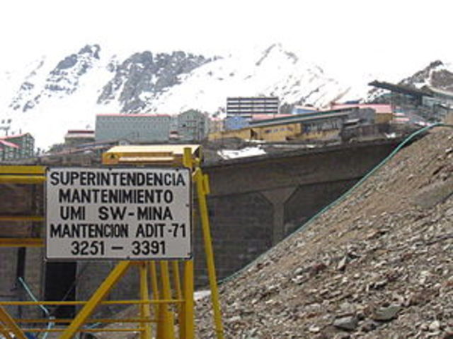 Se inicia la explotación de la mina de cobre de El Teniente