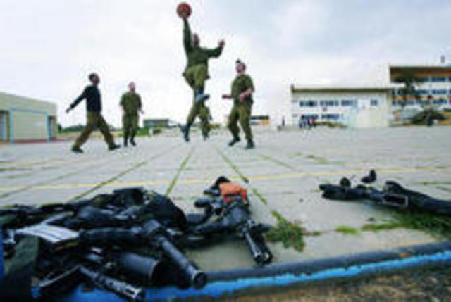 Los soldados norteamericanos que invadieron Cuba, introducen el baloncesto en la isla