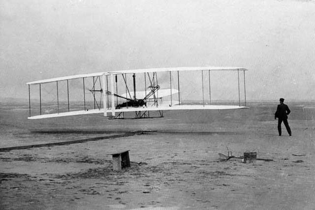 Primer avión práctico.