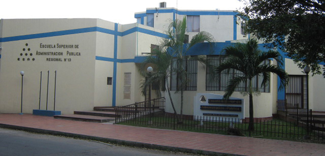 Se funda la primera  escuela de comercio en Honduras