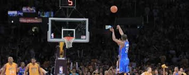 Línea de tres puntos