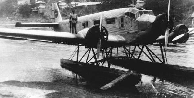 Primer Vuelo Comercial