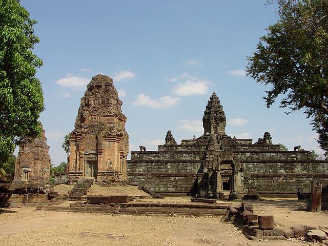 Indravarman III (877-889) build capital & first large baray,