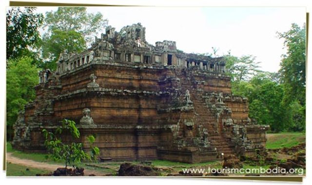 Suryavarman I (1010-1050)  extend Khmer empire towards gulf of Thailand