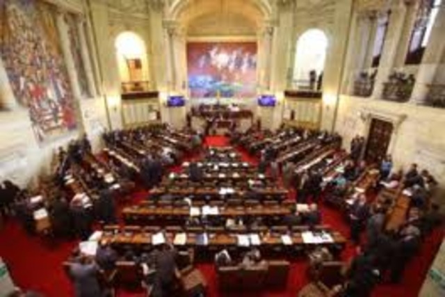 La Cámara absuelve al presidente Samper